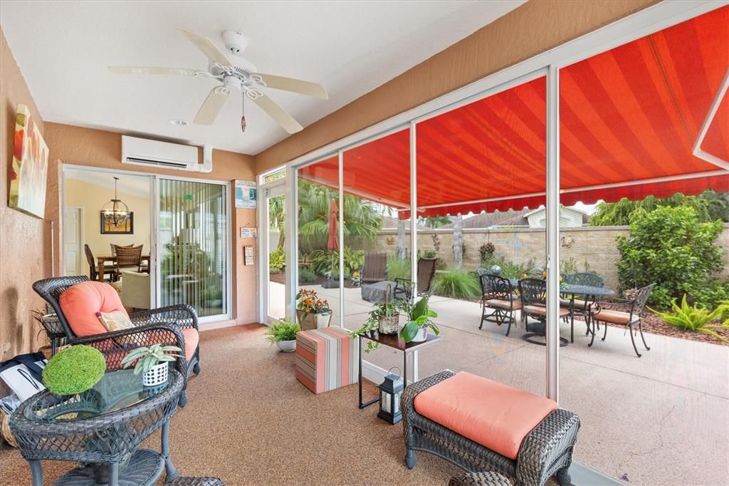 Enclosed lanai overlooking Courtyard