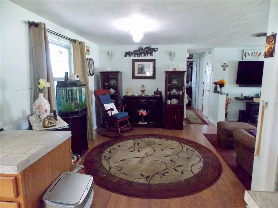 For Sale: $260,000 (2 beds, 1 baths, 1000 Square Feet)