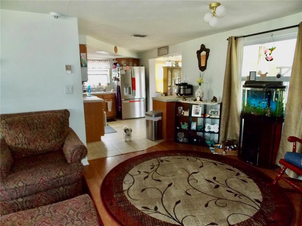 For Sale: $249,000 (2 beds, 1 baths, 1000 Square Feet)