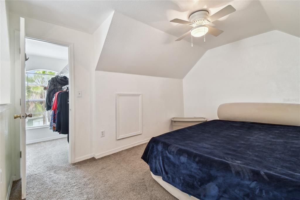 For Sale: $228,000 (1 beds, 1 baths, 1132 Square Feet)