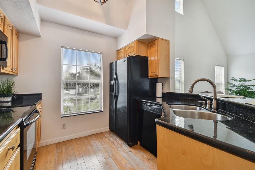 For Sale: $228,000 (1 beds, 1 baths, 1132 Square Feet)