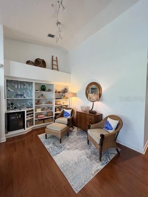 For Rent: $4,600 (2 beds, 2 baths, 1324 Square Feet)