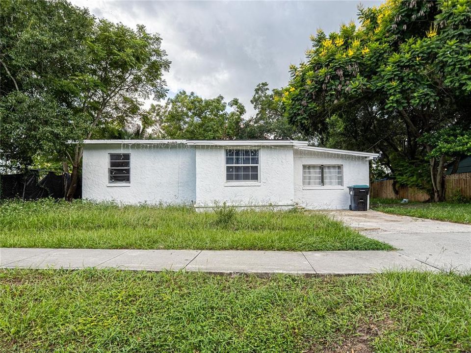 Active With Contract: $245,000 (3 beds, 2 baths, 1127 Square Feet)