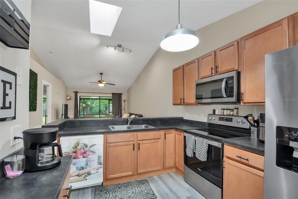 For Sale: $265,000 (2 beds, 2 baths, 1034 Square Feet)