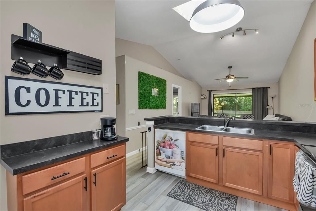 For Sale: $265,000 (2 beds, 2 baths, 1034 Square Feet)