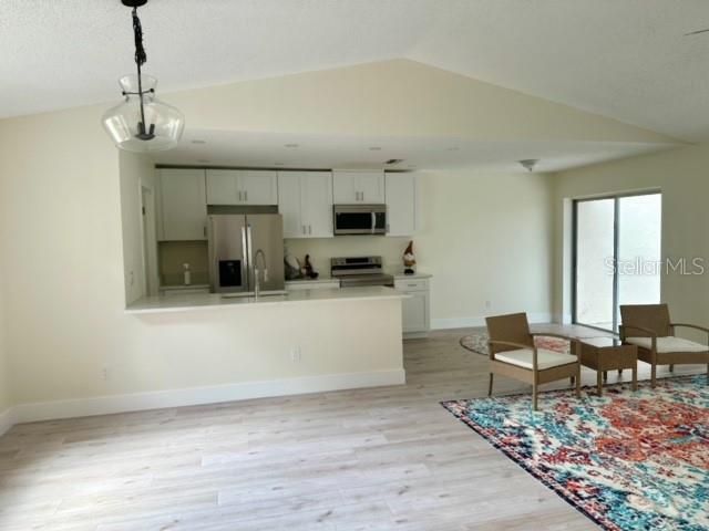 For Sale: $228,700 (2 beds, 2 baths, 1211 Square Feet)