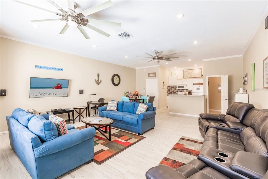 For Sale: $595,000 (1 beds, 1 baths, 522 Square Feet)