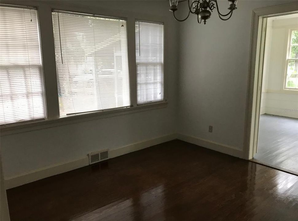 For Rent: $1,995 (3 beds, 3 baths, 1487 Square Feet)