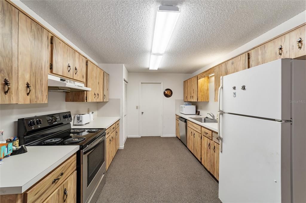 For Sale: $142,000 (2 beds, 2 baths, 1369 Square Feet)