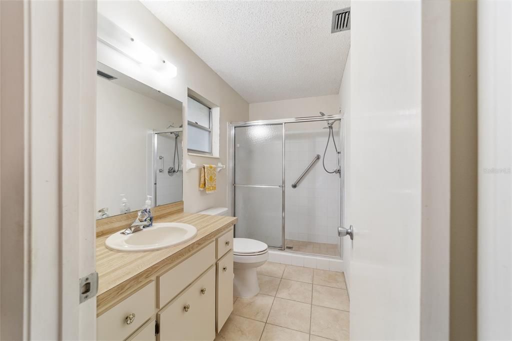 For Sale: $142,000 (2 beds, 2 baths, 1369 Square Feet)