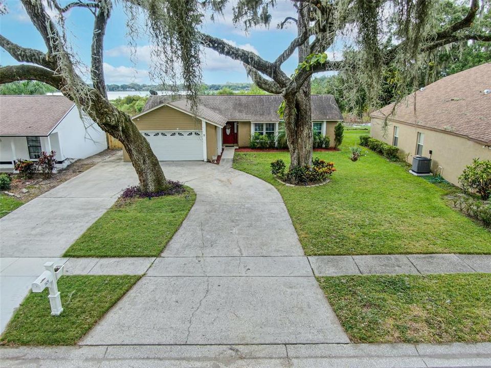 For Sale: $400,000 (3 beds, 2 baths, 1276 Square Feet)