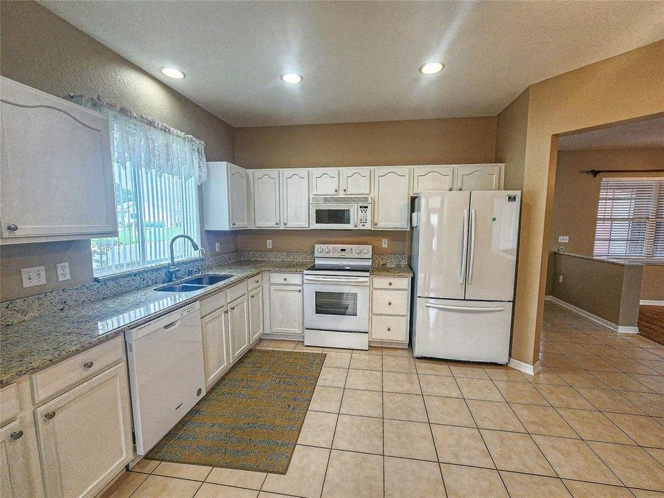 For Sale: $254,900 (2 beds, 2 baths, 1422 Square Feet)