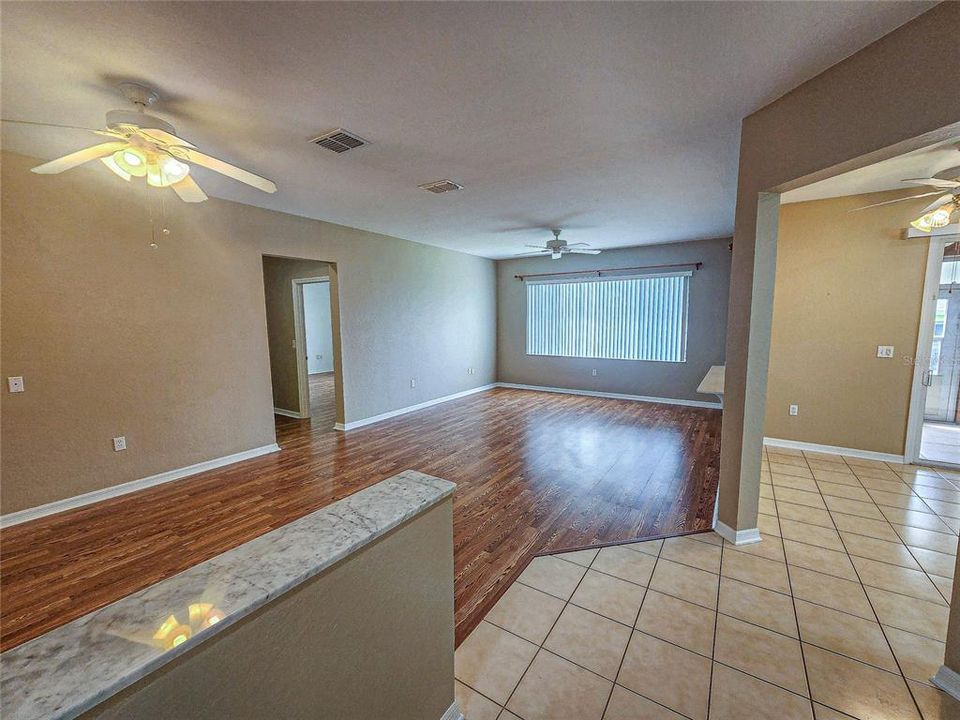 For Sale: $254,900 (2 beds, 2 baths, 1422 Square Feet)