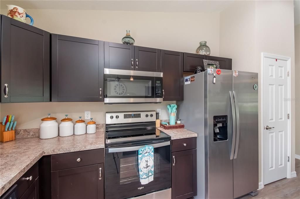 For Sale: $315,000 (3 beds, 2 baths, 1557 Square Feet)