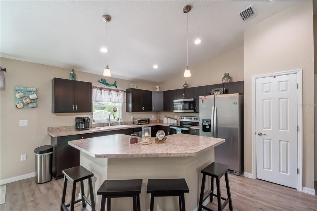 For Sale: $315,000 (3 beds, 2 baths, 1557 Square Feet)