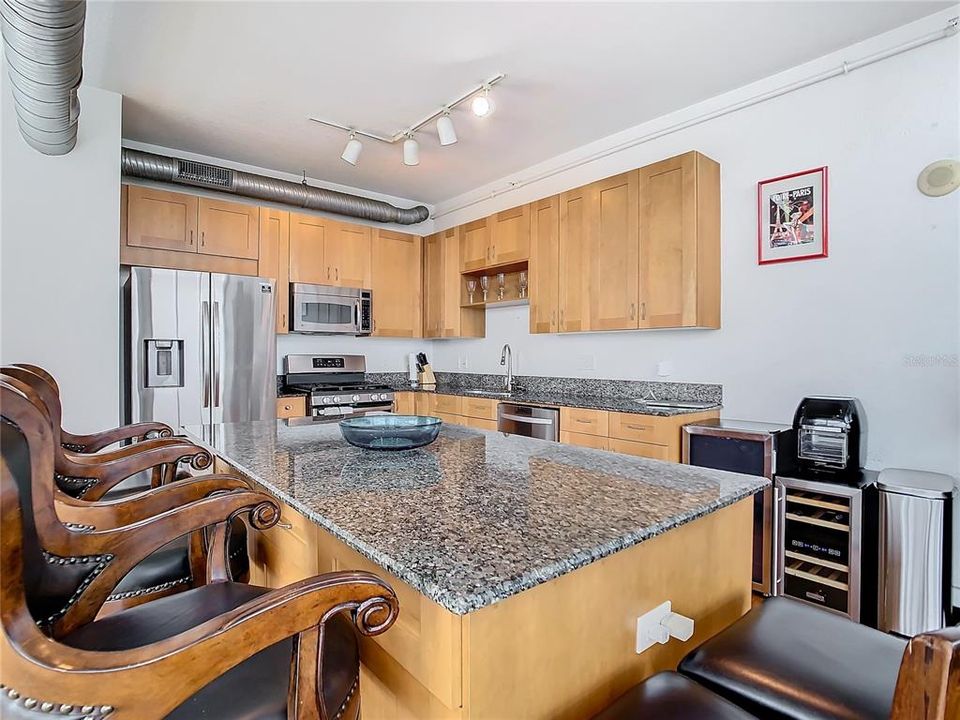 For Sale: $549,000 (1 beds, 1 baths, 1374 Square Feet)