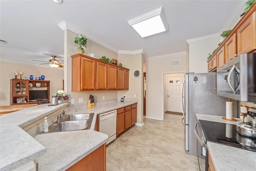 For Sale: $319,000 (2 beds, 2 baths, 1678 Square Feet)