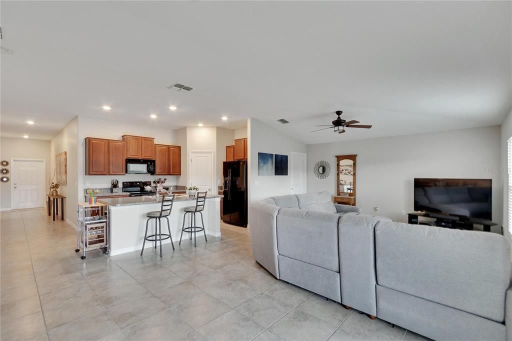 For Sale: $365,000 (3 beds, 2 baths, 1561 Square Feet)