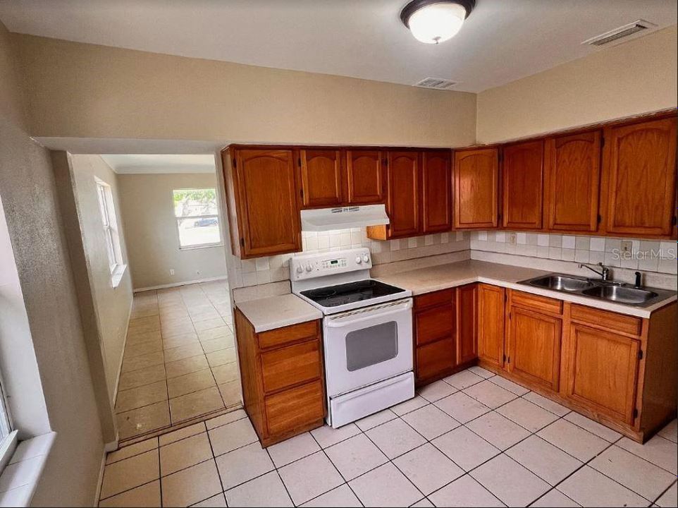 For Rent: $1,995 (2 beds, 1 baths, 832 Square Feet)