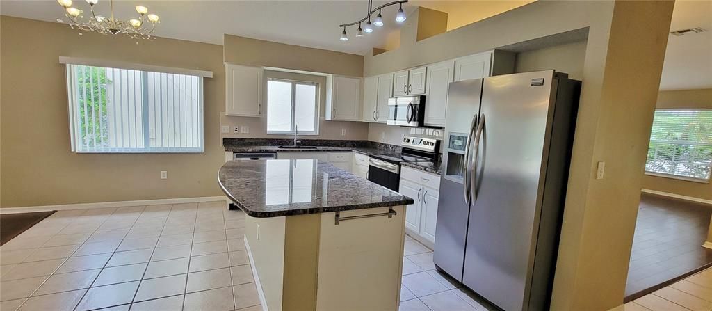 For Rent: $3,100 (3 beds, 2 baths, 2037 Square Feet)