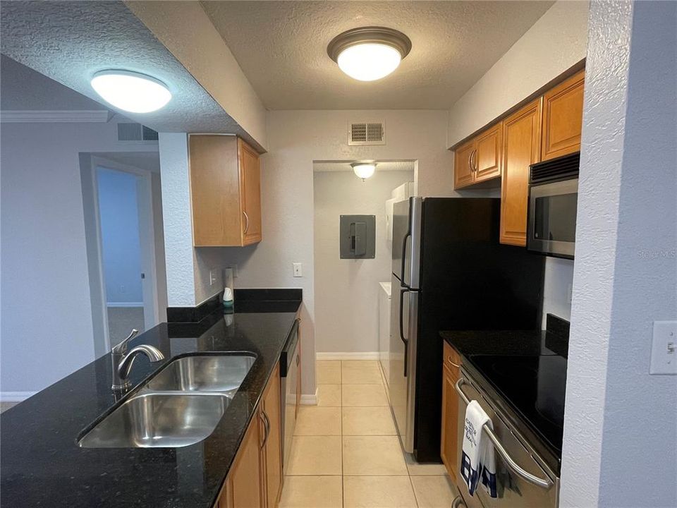 For Rent: $1,650 (1 beds, 1 baths, 637 Square Feet)