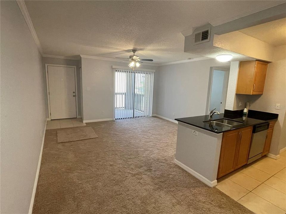 For Rent: $1,650 (1 beds, 1 baths, 637 Square Feet)