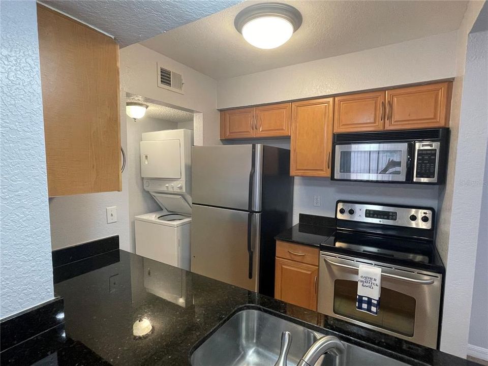 For Rent: $1,650 (1 beds, 1 baths, 637 Square Feet)