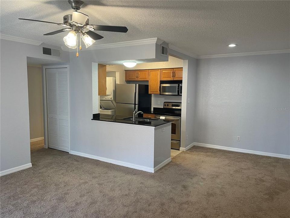 For Rent: $1,650 (1 beds, 1 baths, 637 Square Feet)