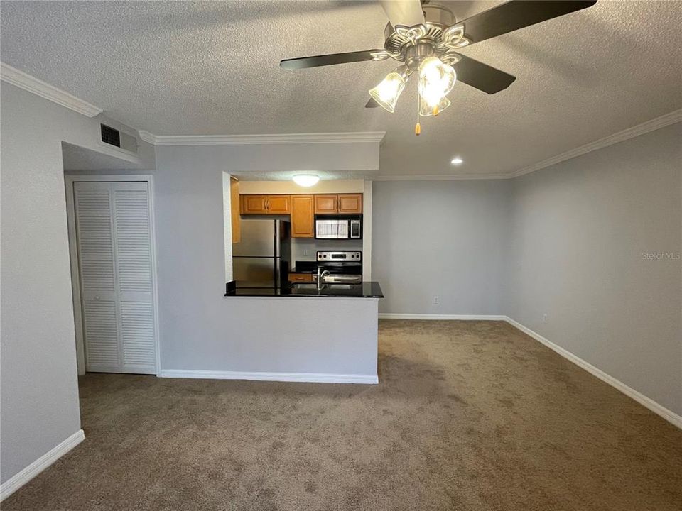 For Rent: $1,650 (1 beds, 1 baths, 637 Square Feet)