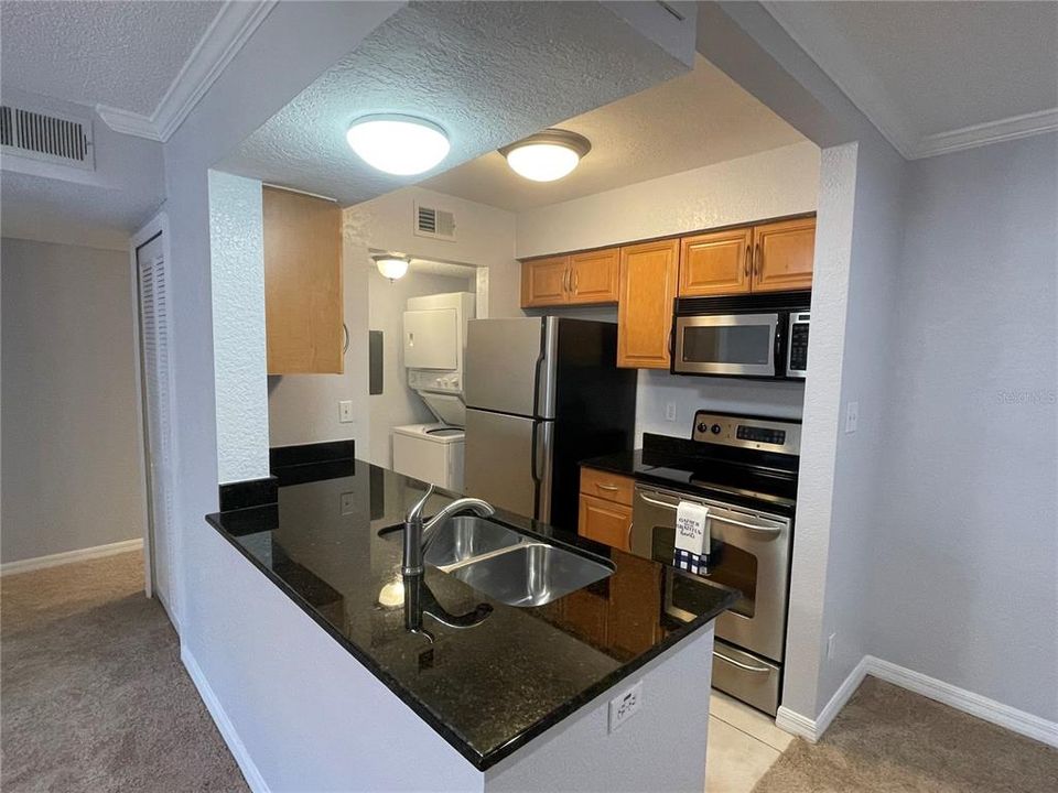 For Rent: $1,650 (1 beds, 1 baths, 637 Square Feet)