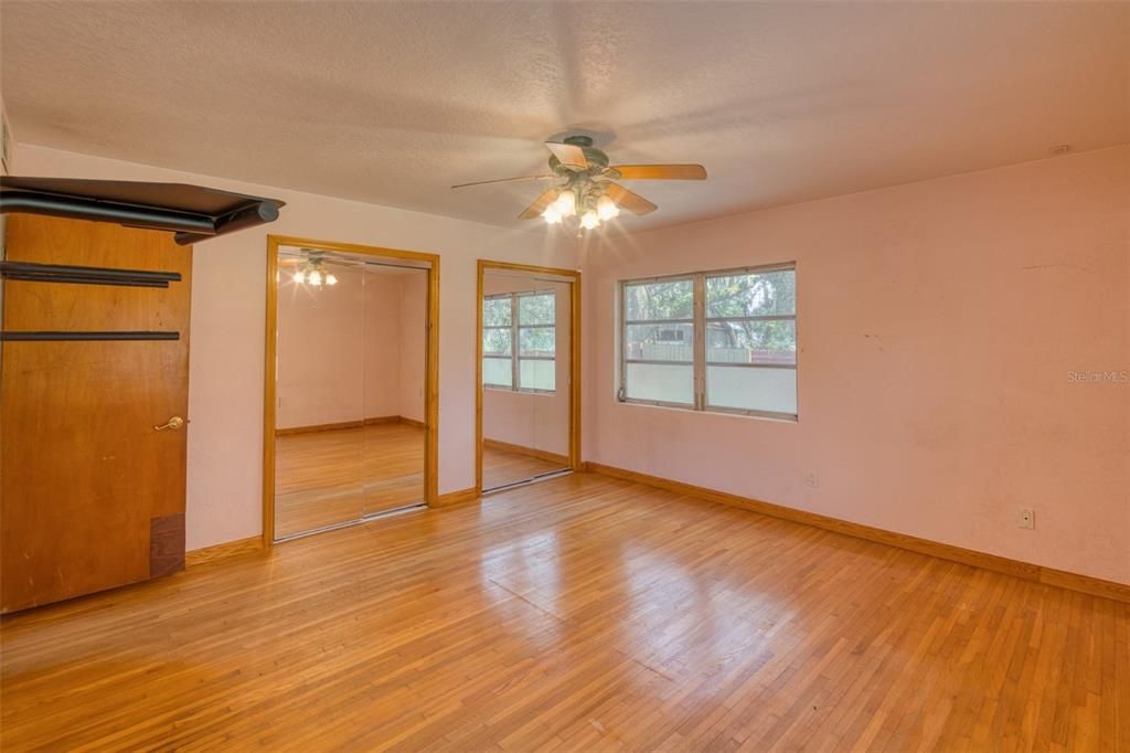 Active With Contract: $1,950 (2 beds, 3 baths, 1849 Square Feet)