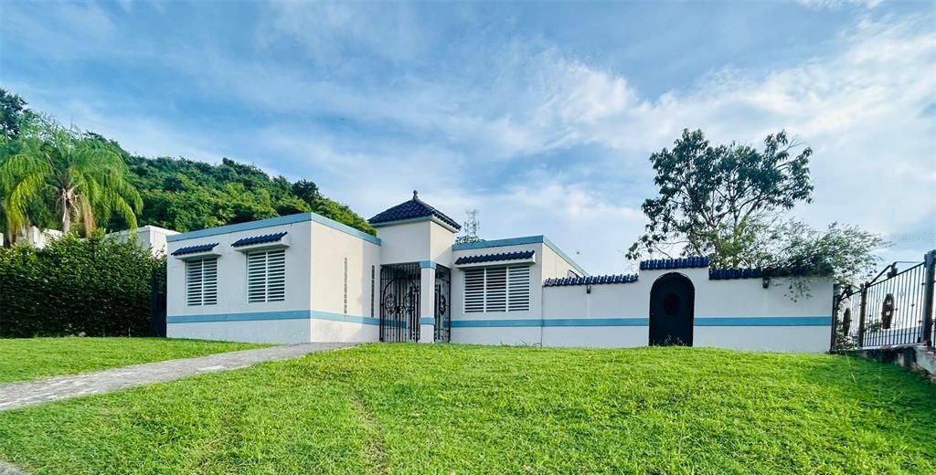 Vendido Recientemente: $180,000 (4 camas, 2 baños, 2530 Pies cuadrados)