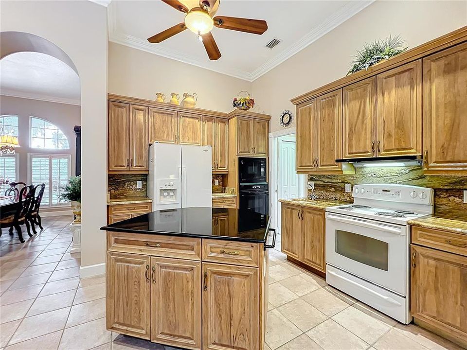 For Sale: $584,900 (4 beds, 2 baths, 2861 Square Feet)