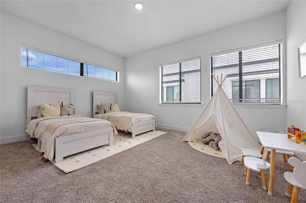 Active With Contract: $585,000 (3 beds, 3 baths, 2136 Square Feet)