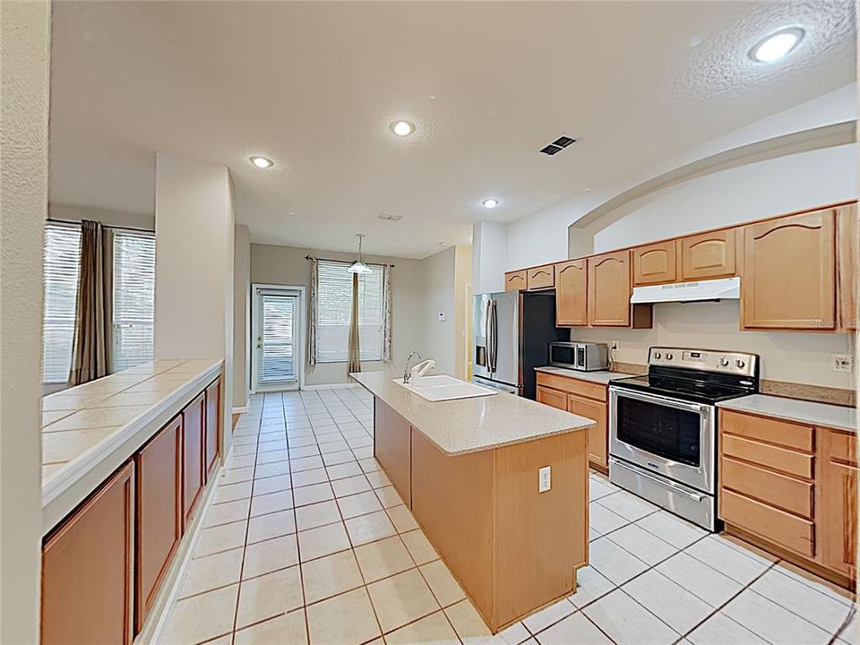 For Rent: $2,299 (3 beds, 2 baths, 2045 Square Feet)