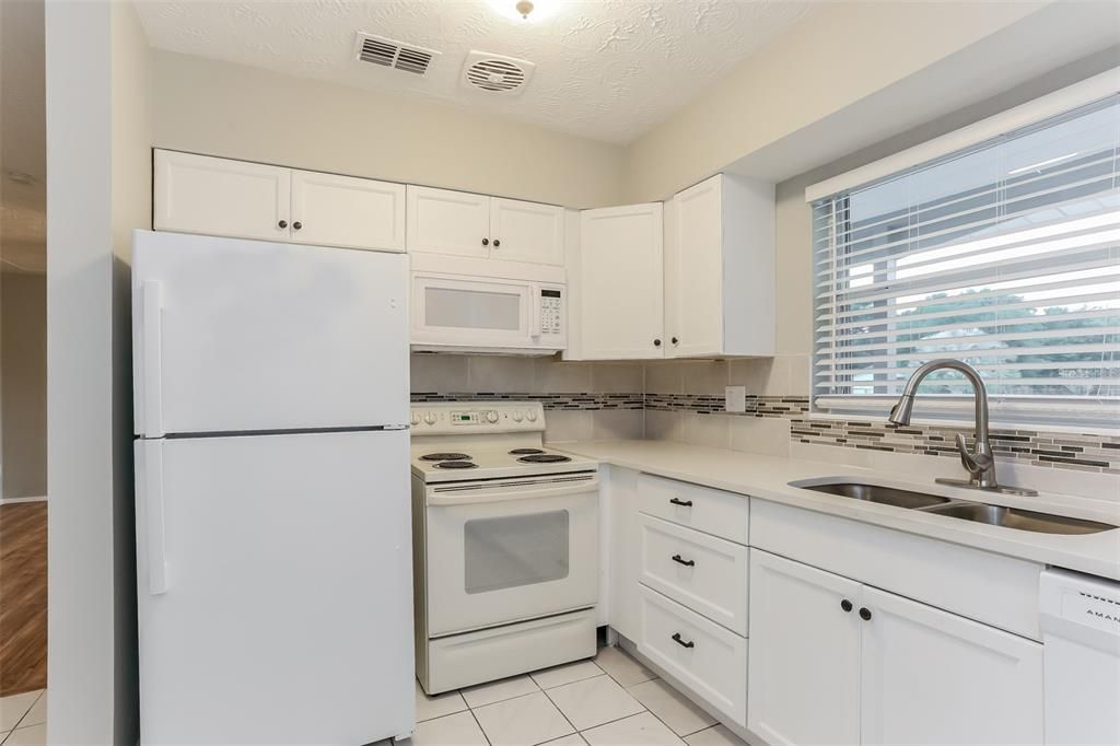 For Rent: $2,120 (3 beds, 2 baths, 1382 Square Feet)