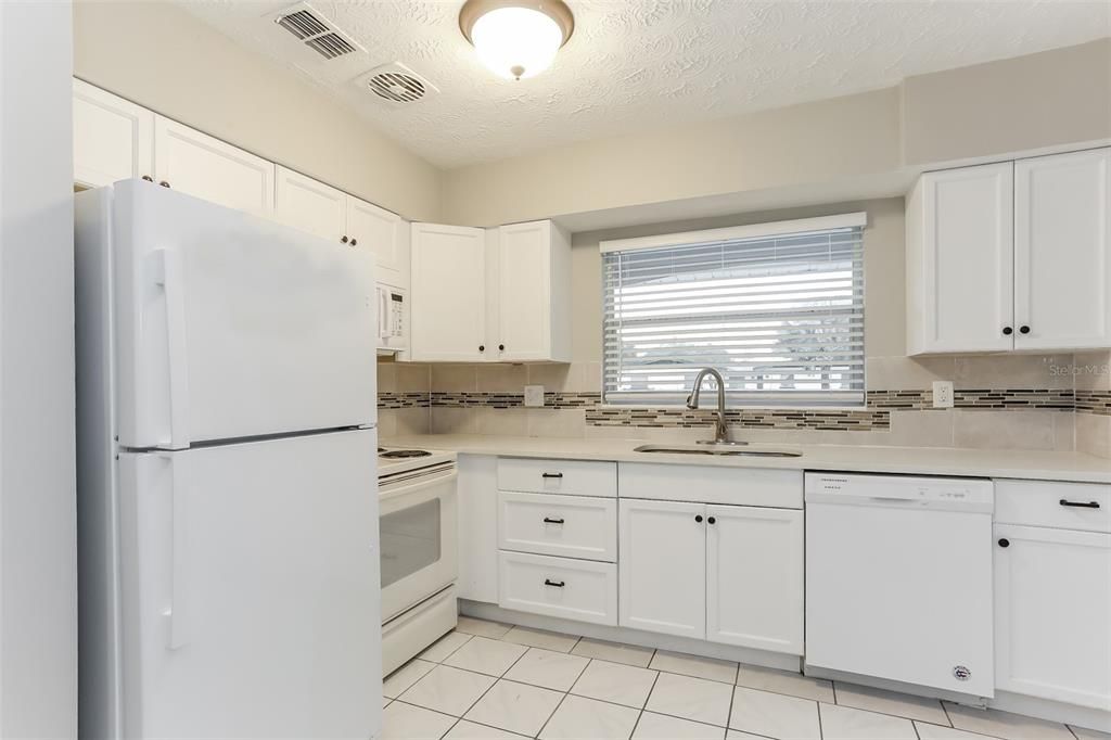 For Rent: $2,120 (3 beds, 2 baths, 1382 Square Feet)