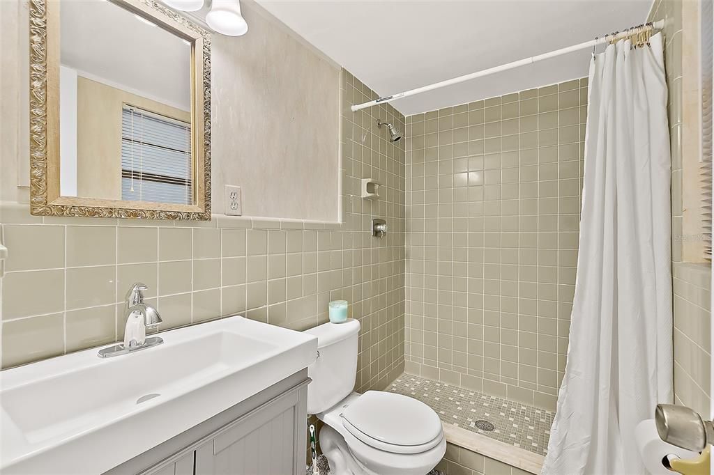 For Sale: $239,900 (2 beds, 2 baths, 1184 Square Feet)