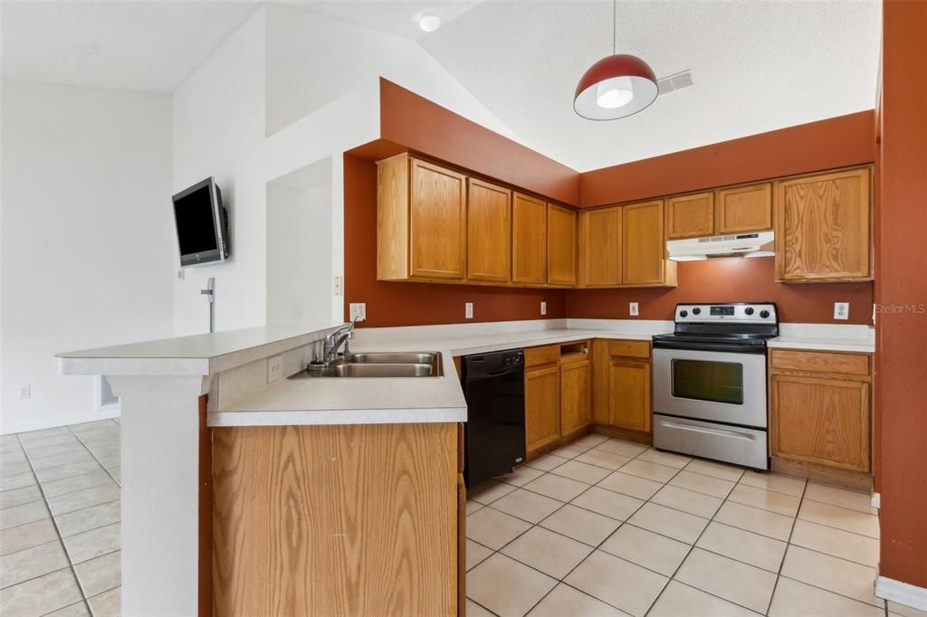 For Sale: $389,000 (3 beds, 2 baths, 1714 Square Feet)