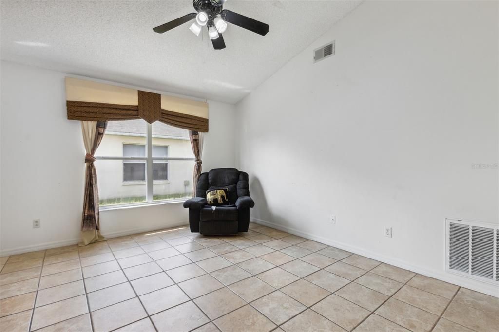 For Sale: $389,000 (3 beds, 2 baths, 1714 Square Feet)