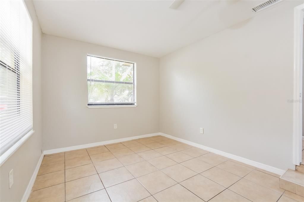 For Rent: $1,945 (4 beds, 2 baths, 1088 Square Feet)