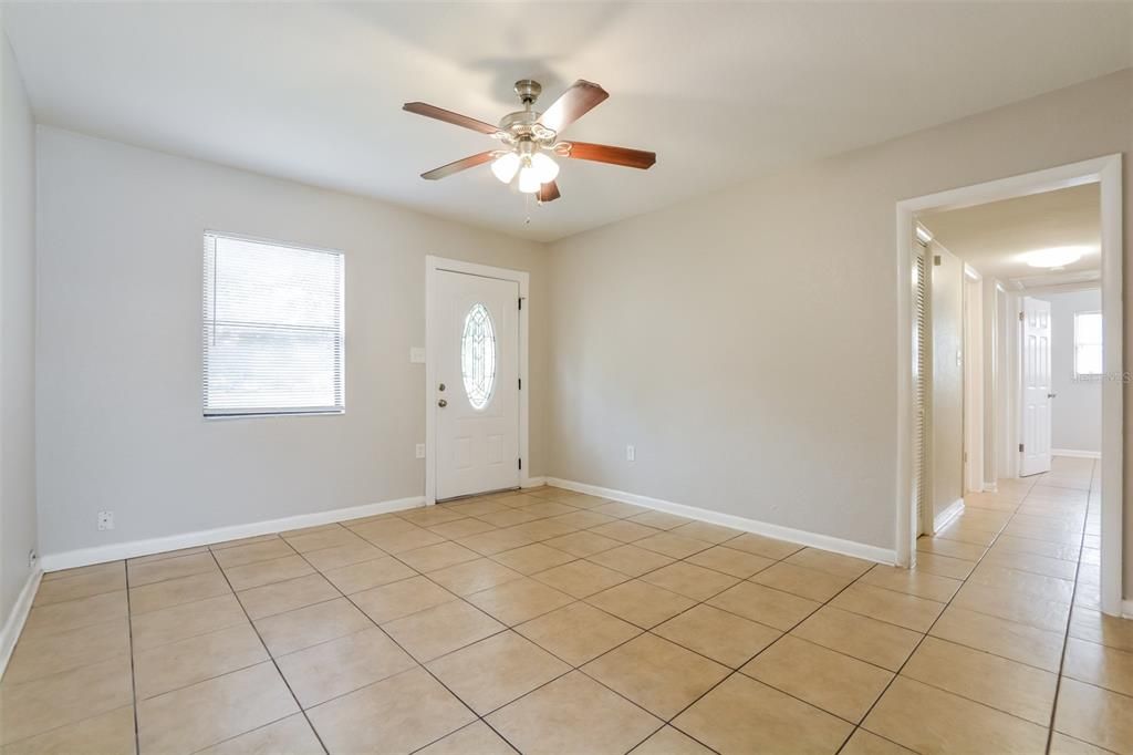 For Rent: $1,945 (4 beds, 2 baths, 1088 Square Feet)