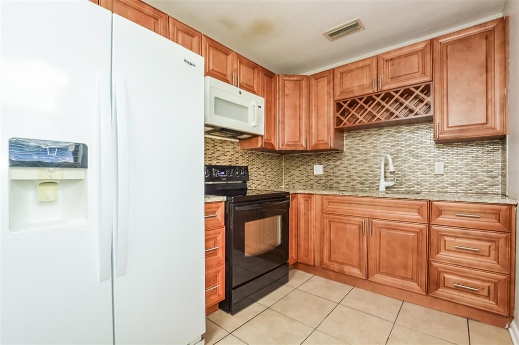 For Rent: $1,945 (4 beds, 2 baths, 1088 Square Feet)