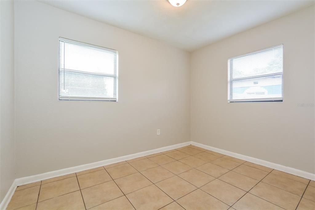 For Rent: $1,945 (4 beds, 2 baths, 1088 Square Feet)