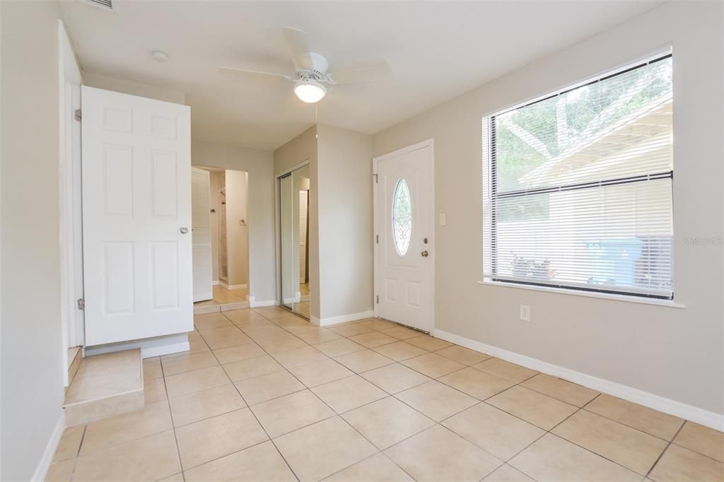 For Rent: $1,945 (4 beds, 2 baths, 1088 Square Feet)