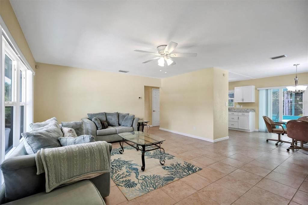 For Sale: $450,000 (3 beds, 2 baths, 1259 Square Feet)