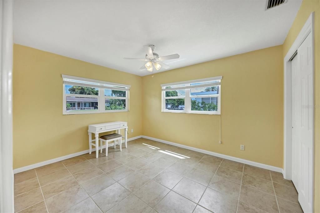 For Sale: $450,000 (3 beds, 2 baths, 1259 Square Feet)