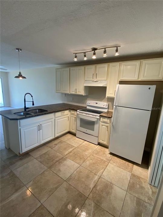 For Rent: $1,500 (2 beds, 2 baths, 888 Square Feet)