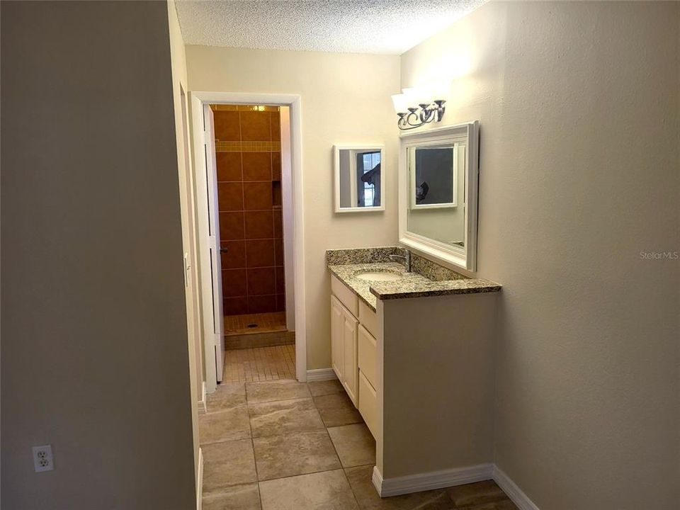 For Rent: $1,500 (2 beds, 2 baths, 888 Square Feet)