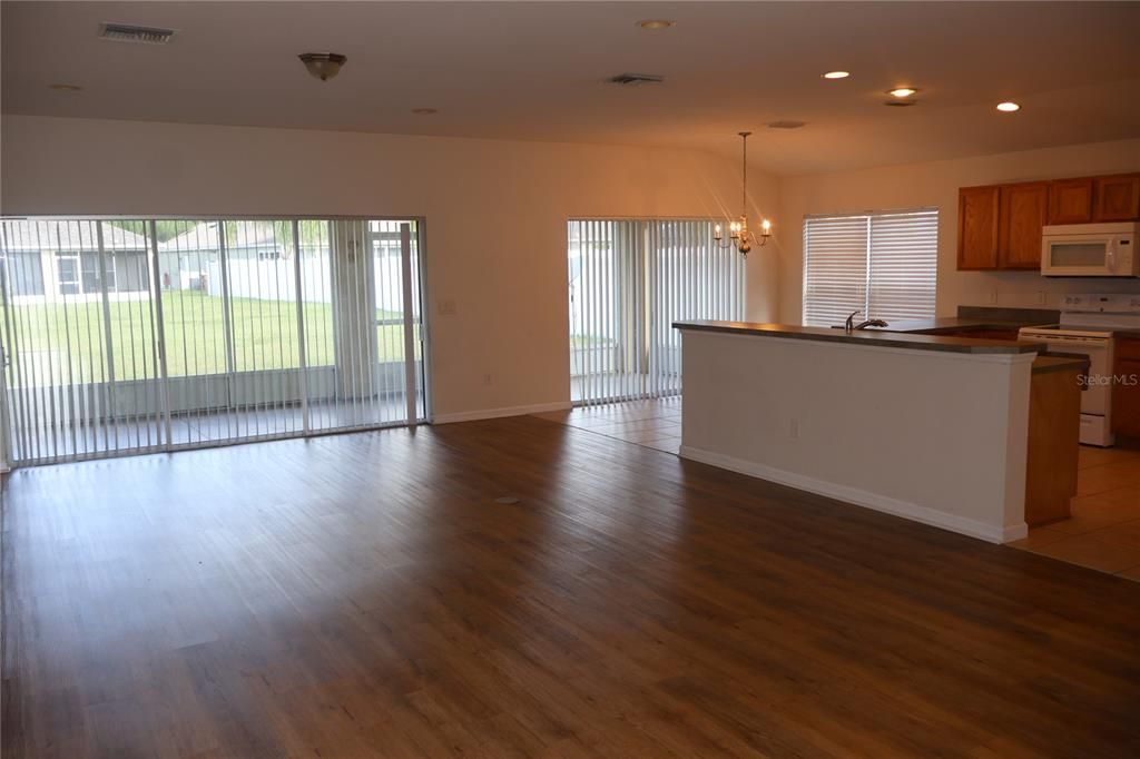 For Rent: $2,000 (3 beds, 2 baths, 1714 Square Feet)